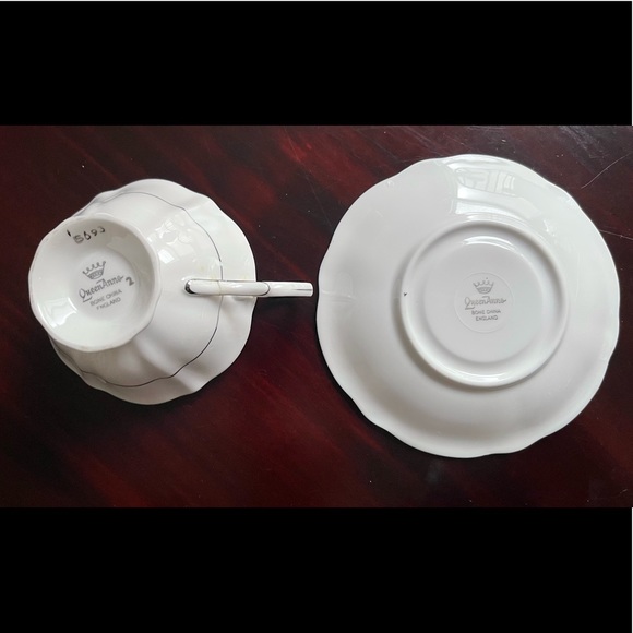 Queen Anne White & Silver Wide Mouth Teacup & Saucer - Picture 7 of 12